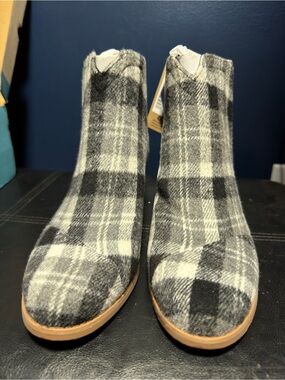 Toms Black & White Plaid Ankle Boots